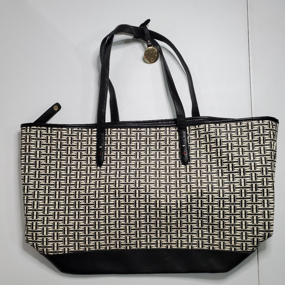 Tommy Hilfiger Lrg Cream & Black Pebbled Imitation Leather Logo Shoulder Handbag